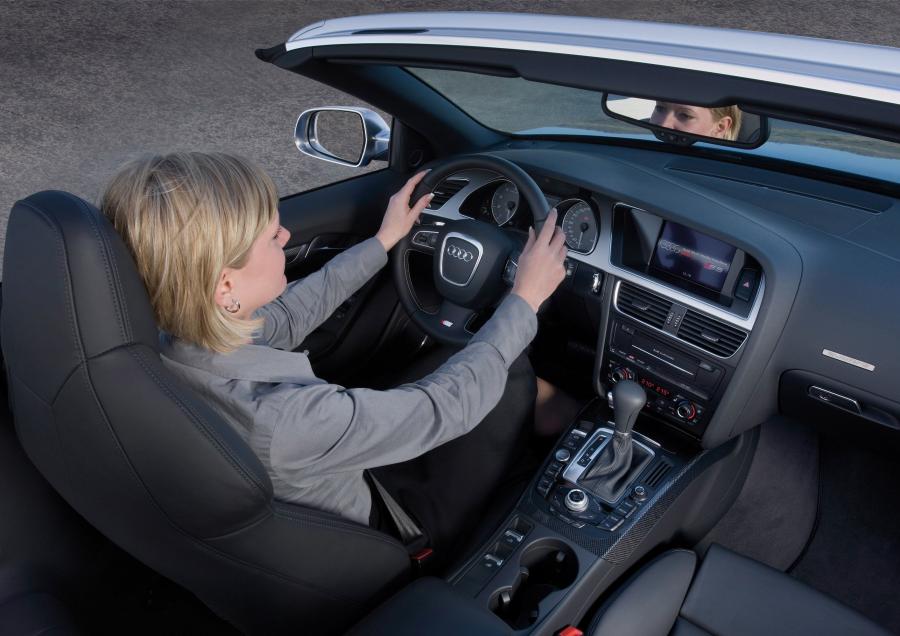 Интерьер Audi S5 Cabriolet 2009 года  (фото 49 из 56)